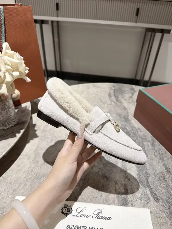 Loro Piana Лоферы женские на меху — Фото 5