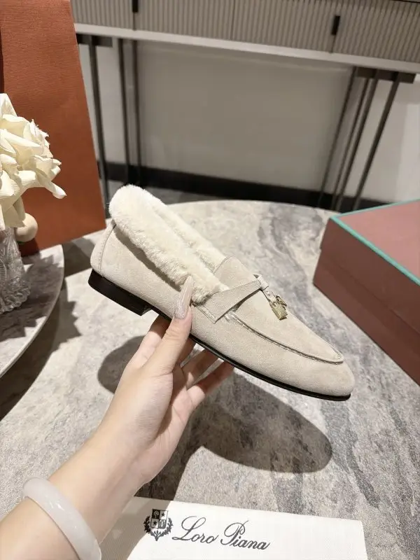 Loro Piana Лоферы женские на меху — Фото 5