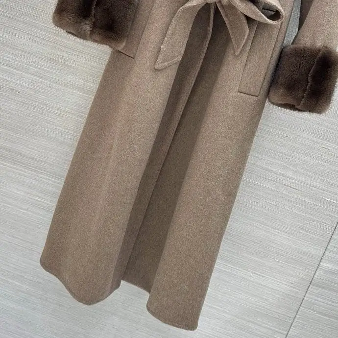 Loro Piana Long coat of cashmere and норковым fur — Photo 2