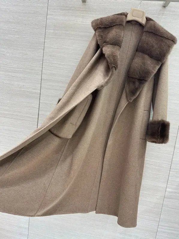 Loro Piana Long coat of cashmere and норковым fur — Photo 5