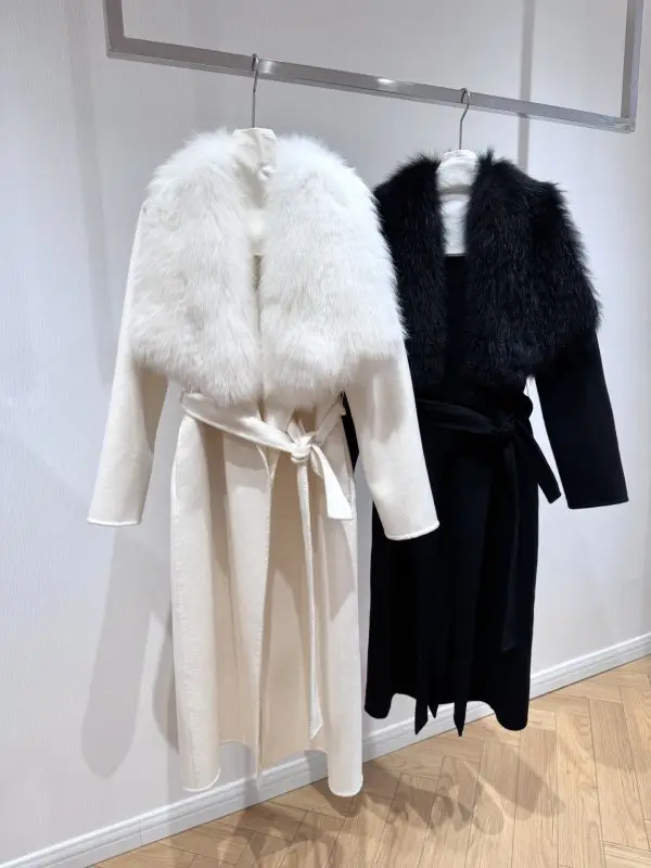 Loro Piana — Довге пальто з вовни і кашеміру з коміром з лисячого хутра