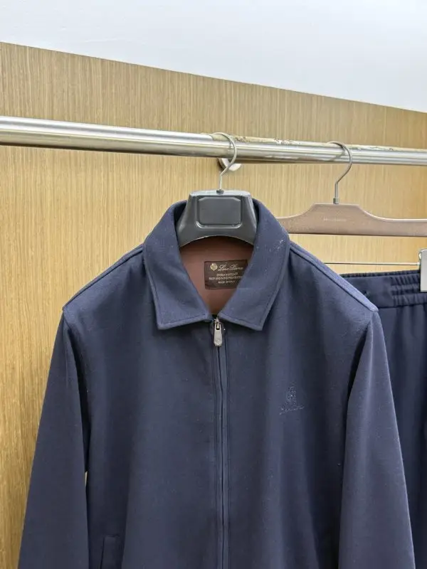 Loro Piana Male sports costume — Photo 2