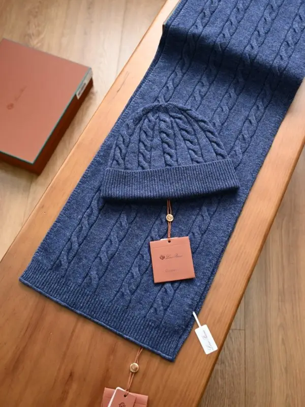 Loro Piana — Scarf and a cap of cashmere