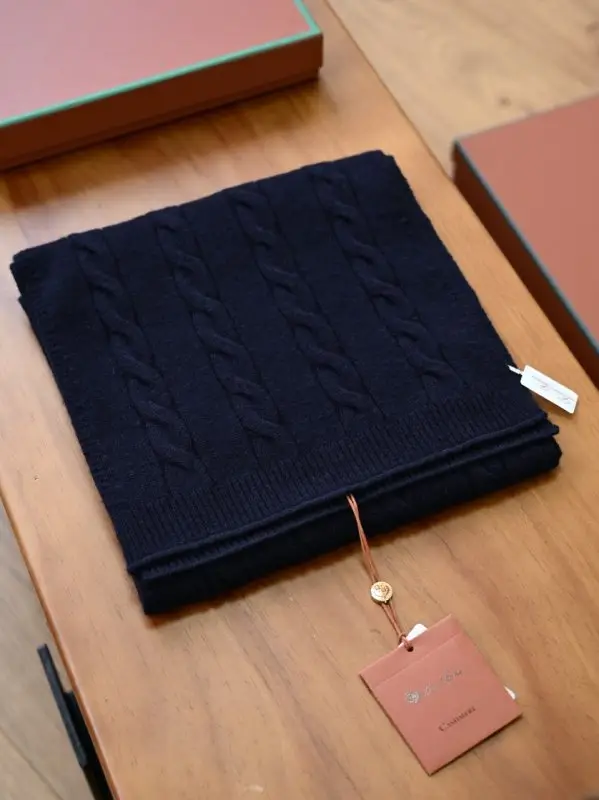 Loro Piana Scarf and a cap of cashmere — Photo 2