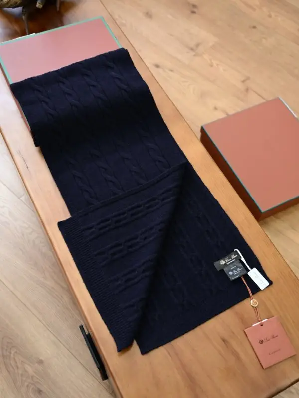 Loro Piana Scarf and a cap of cashmere — Photo 3