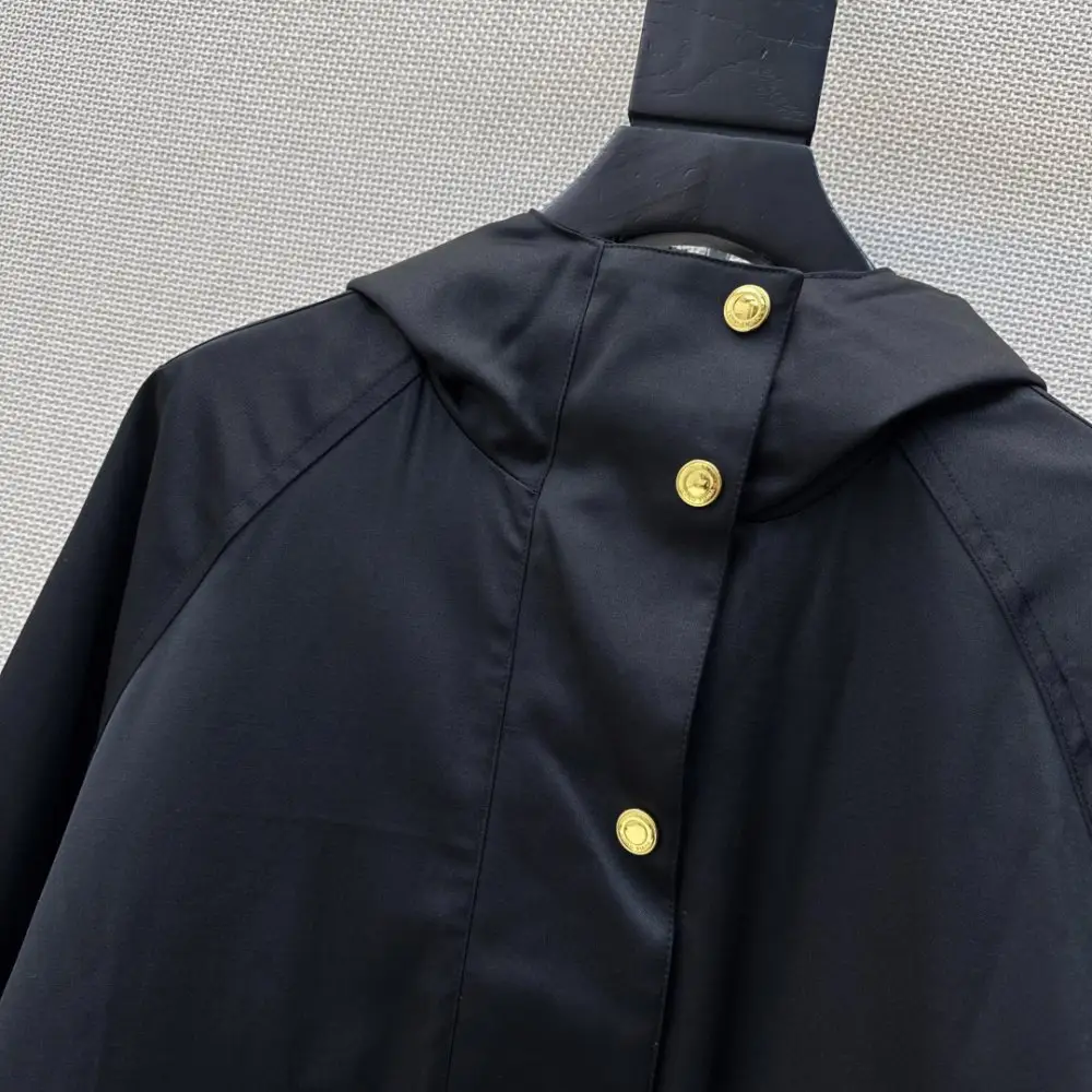 Loro Piana Trench from hood — Photo 4