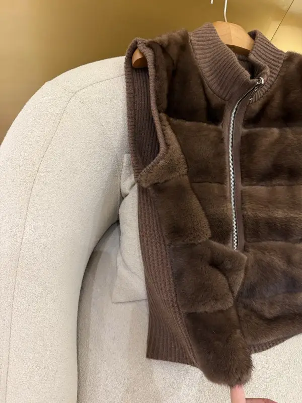 Loro Piana Two-sided vest woolen from норковым fur — Photo 5