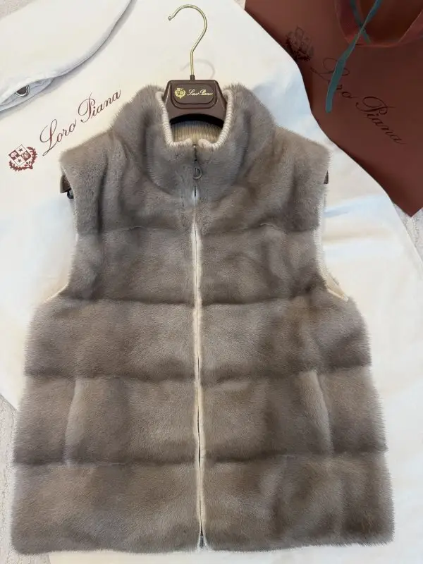 Loro Piana — Vest of cashmere and норкового fur