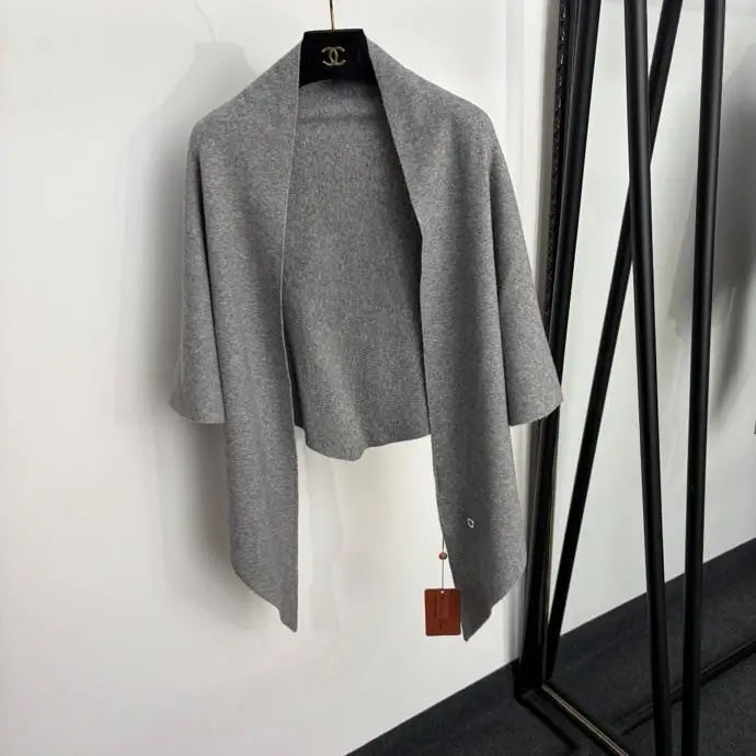 Loro Piana — Woolen knitted cardigan-shawl