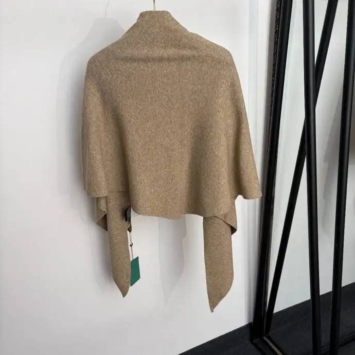 Loro Piana Woolen knitted cardigan-shawl — Photo 5