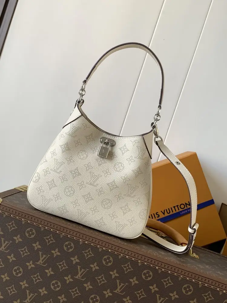 Louis Vuitton — A bag All Around PM 25 cm