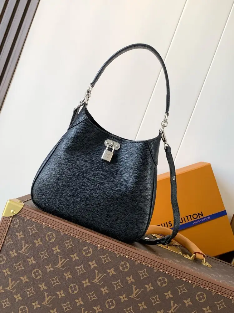 Louis Vuitton — A bag All Around PM 25 cm