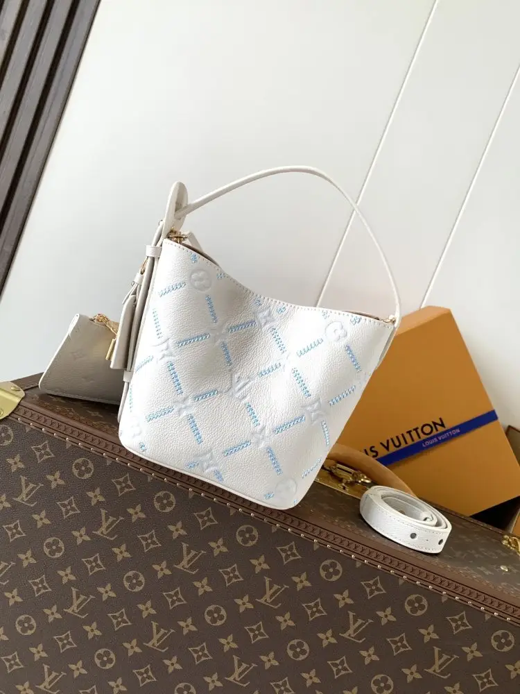 Louis Vuitton — Сумка All In BB 16 см