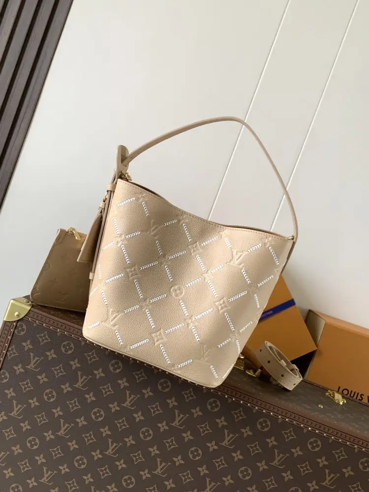 Louis Vuitton — A bag All In BB 16 cm
