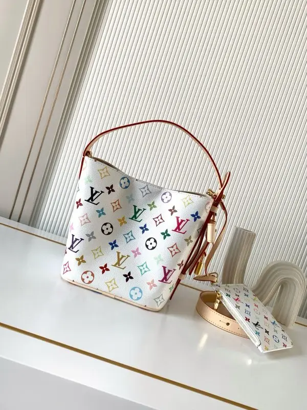 Louis Vuitton — Сумка All In BB жіноча 16 см