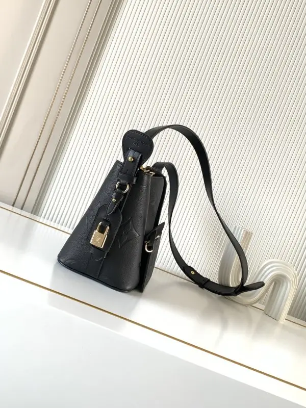 Louis Vuitton Сумка All In BB женская 16 см — Фото 2