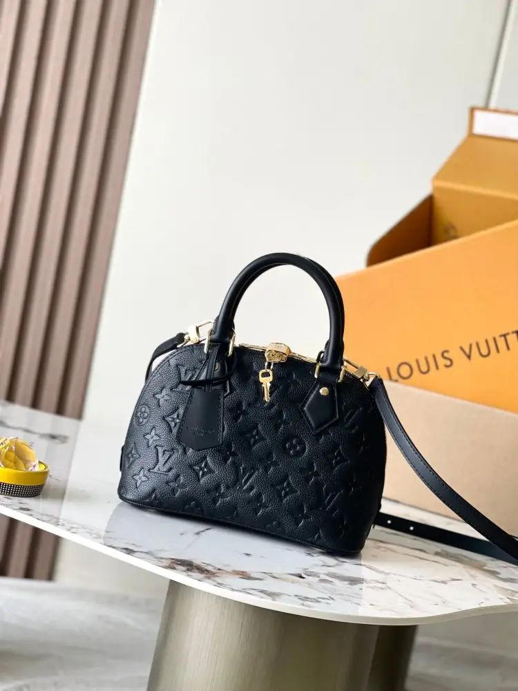 Louis Vuitton Сумка Alma BB 17 см — Фото 1