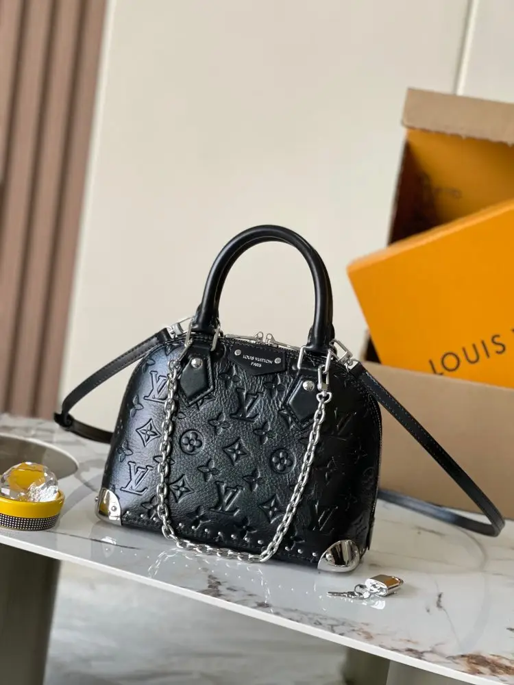 Louis Vuitton — Сумка Alma BB 19 см