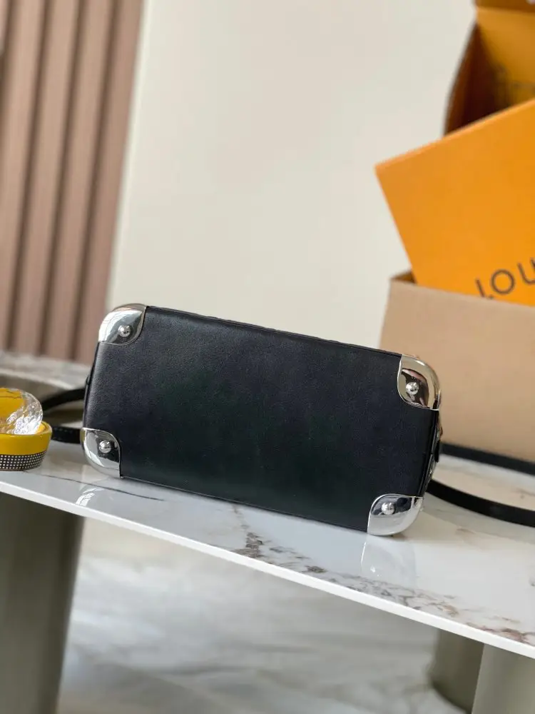 Louis Vuitton Сумка Alma BB 19 см — Фото 4