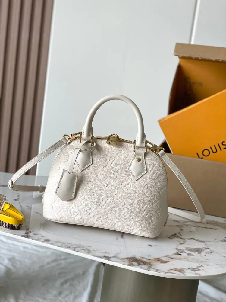 Louis Vuitton — Сумка Alma BB 23 см