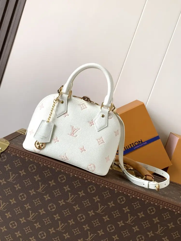 Louis Vuitton — Сумка Alma BB 23 см