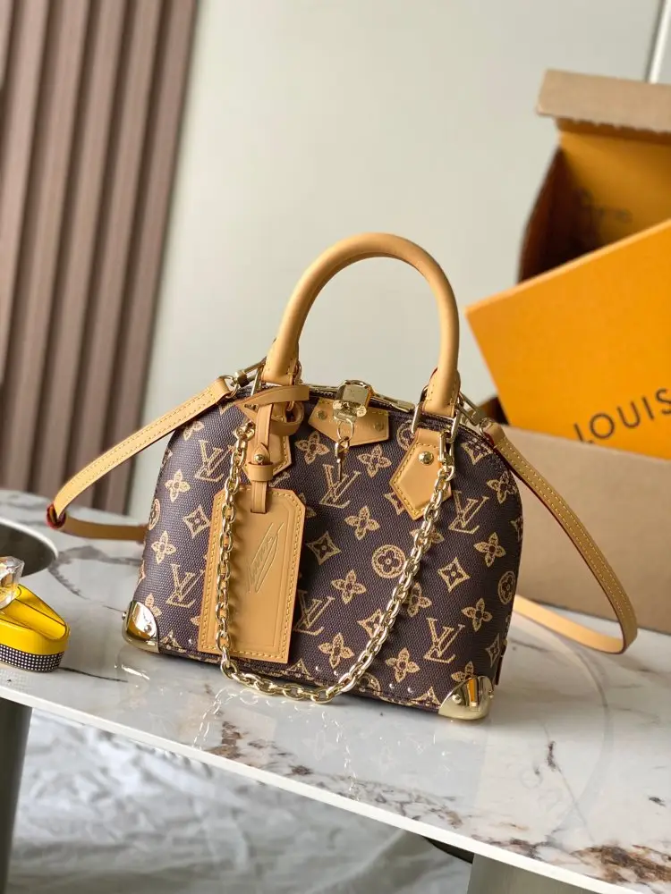 Louis Vuitton — Сумка Alma Trunk BB 22 см