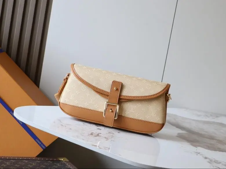 Louis Vuitton — A bag baguette denim 26 cm