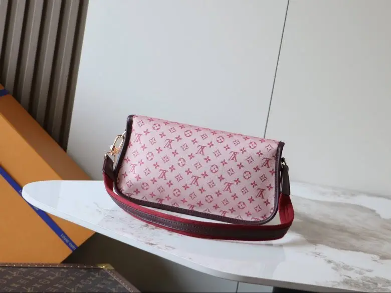 Louis Vuitton A bag baguette denim 26 cm — Photo 2