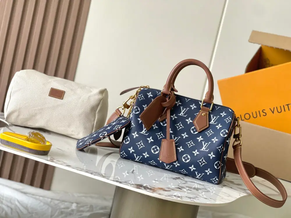Louis Vuitton — Сумка Bandouliere 25