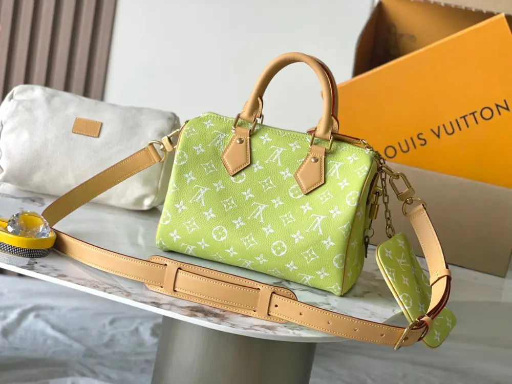 Louis Vuitton A bag Bandouliere 25 — Photo 3