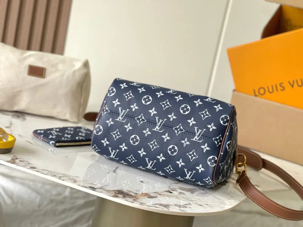 Louis Vuitton Сумка Bandouliere 25 — Фото 4