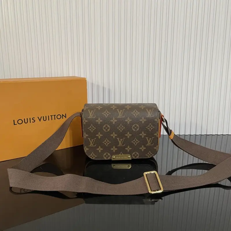 Louis Vuitton — A bag Bastille 24 cm of канваса Monogram