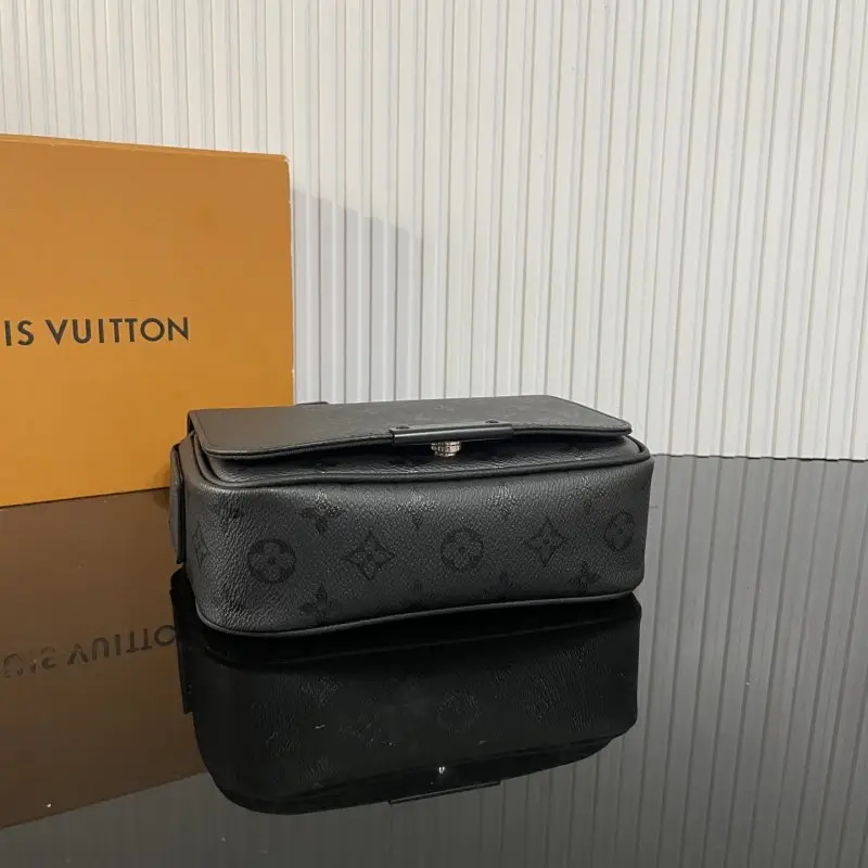 Louis Vuitton Сумка Bastille 24 см з канваса Monogram — Фото 4