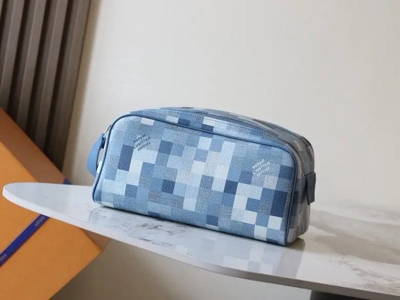 Louis Vuitton — A bag beautician Doppelganger 28 cm