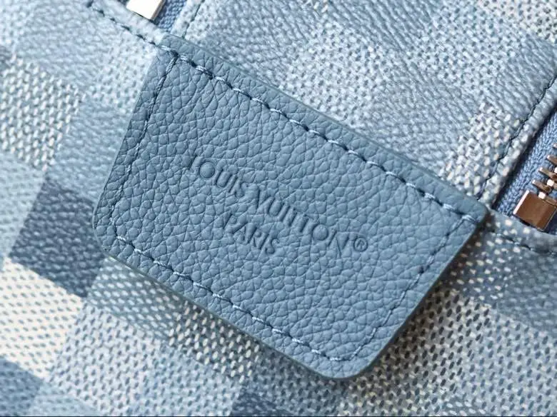 Louis Vuitton A bag beautician Doppelganger 28 cm — Photo 2
