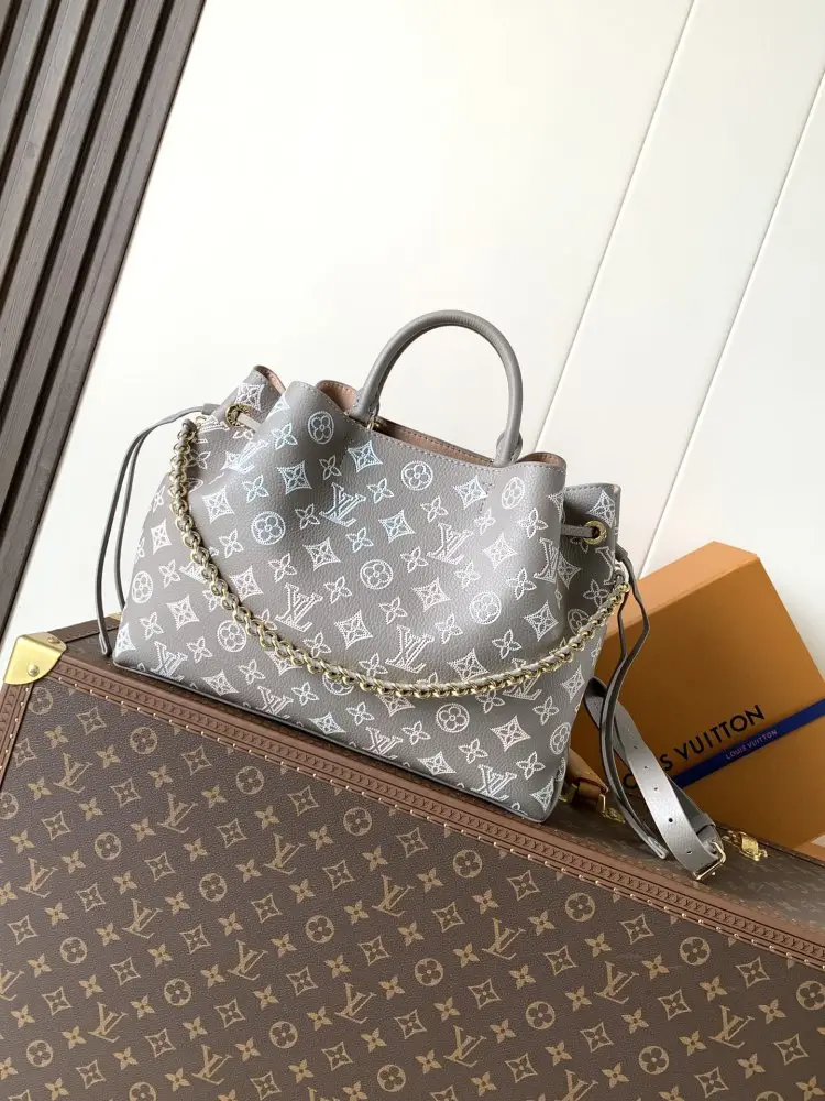 Louis Vuitton — Сумка Bella Tote 32 см