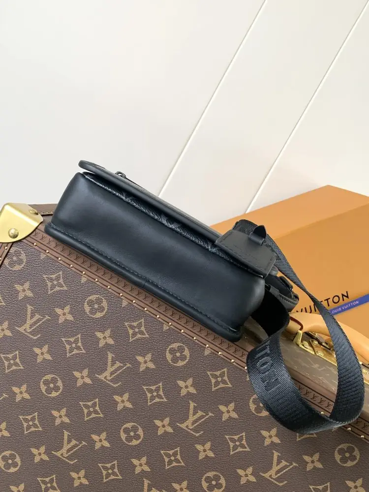 Louis Vuitton A bag Black Floral 19 cm — Photo 4