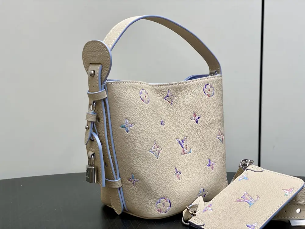Louis Vuitton A bag bucket ALL IN BB of embossed skin 16 cm — Photo 3