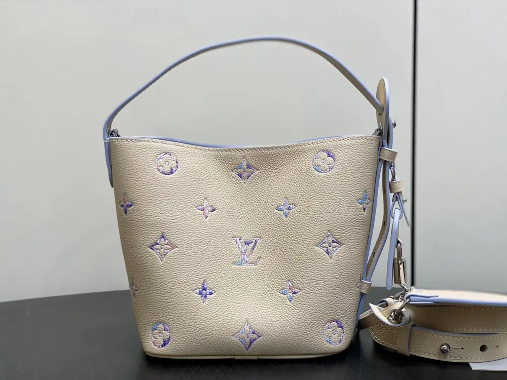 Louis Vuitton A bag bucket ALL IN BB of embossed skin 16 cm — Photo 4
