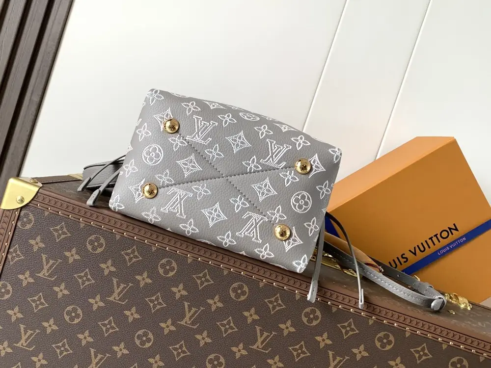 Louis Vuitton Сумка відро Bella 22 см — Фото 4