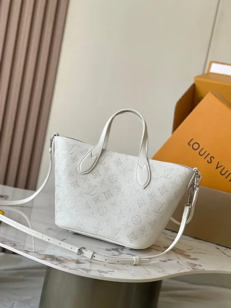 Louis Vuitton A bag bucket Bella leather 22 cm — Photo 3