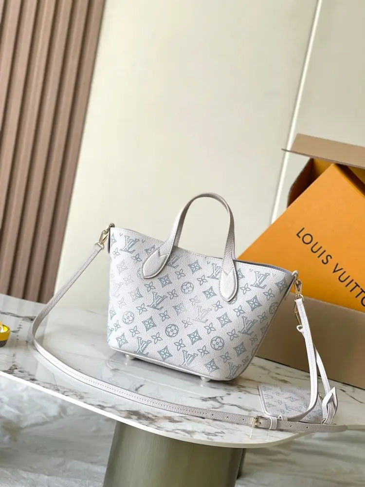 Louis Vuitton A bag bucket Bella leather 22 cm — Photo 3