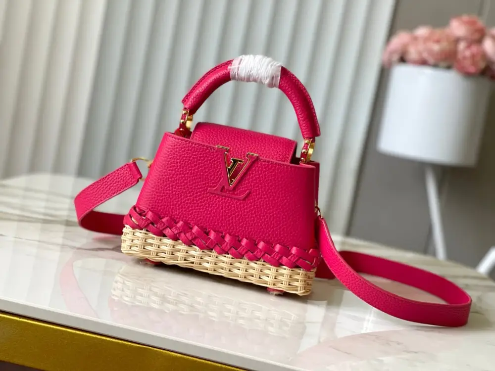 Louis Vuitton — A bag Capucines 21 cm at skin Taurillon