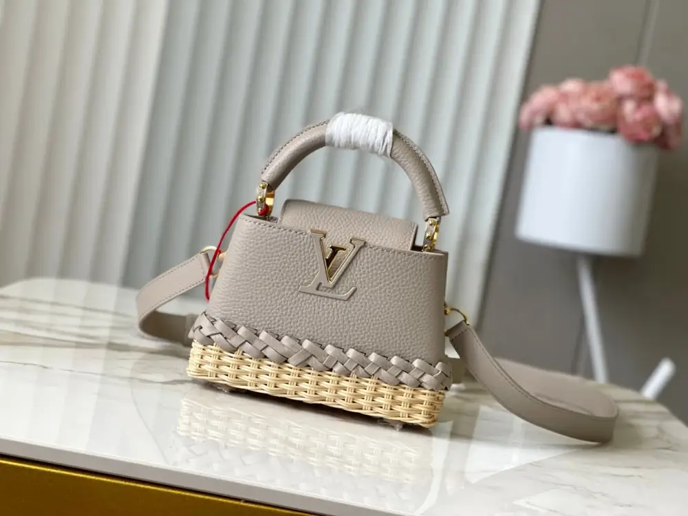Louis Vuitton — Сумка Capucines 21 см в коже Taurillon