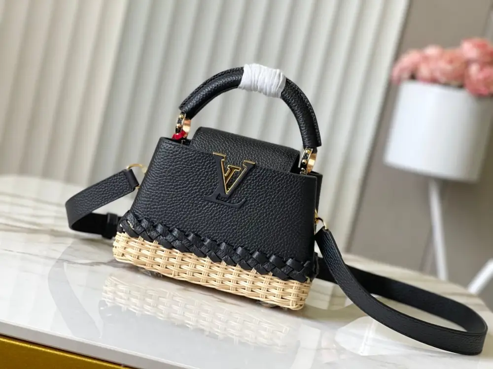 Louis Vuitton — Сумка Capucines 21 см в коже Taurillon