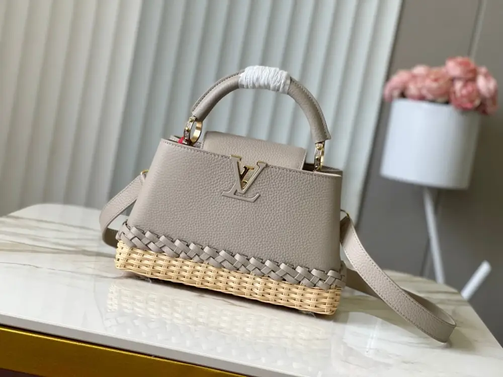 Louis Vuitton — A bag Capucines 27 cm at skin Taurillon