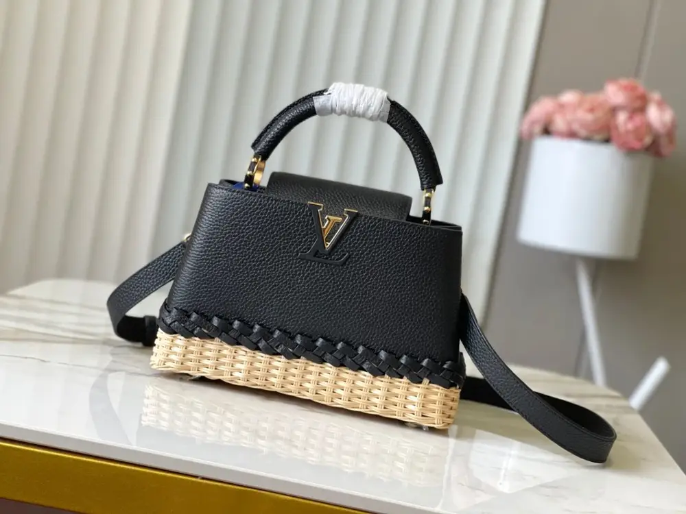 Louis Vuitton — A bag Capucines 27 cm at skin Taurillon