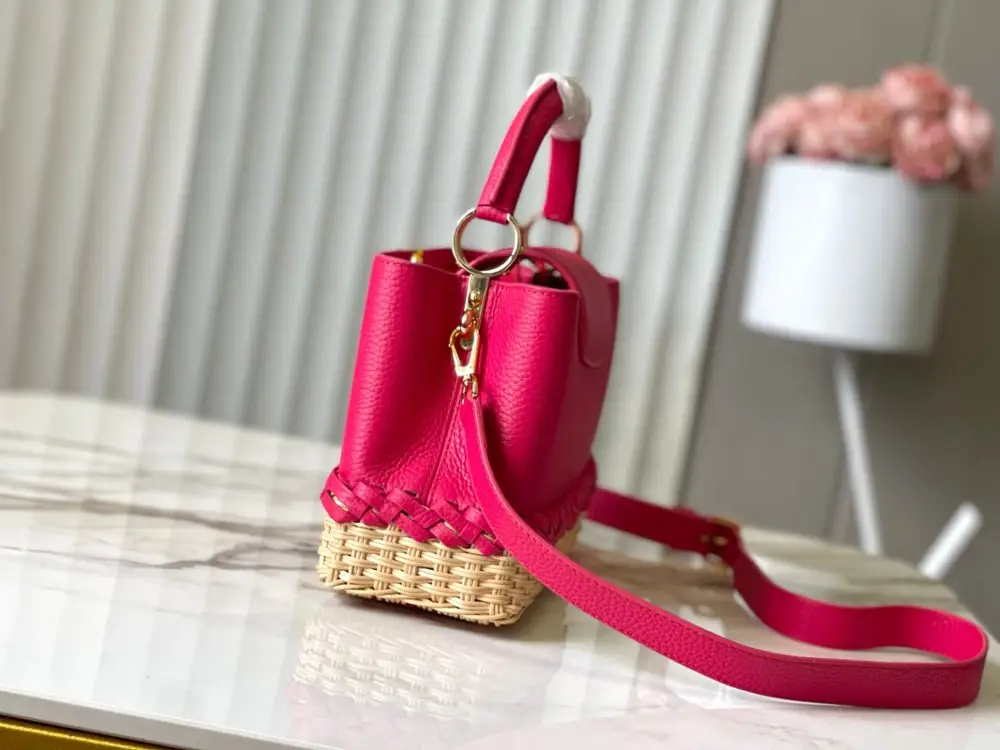 Louis Vuitton A bag Capucines 27 cm at skin Taurillon — Photo 2