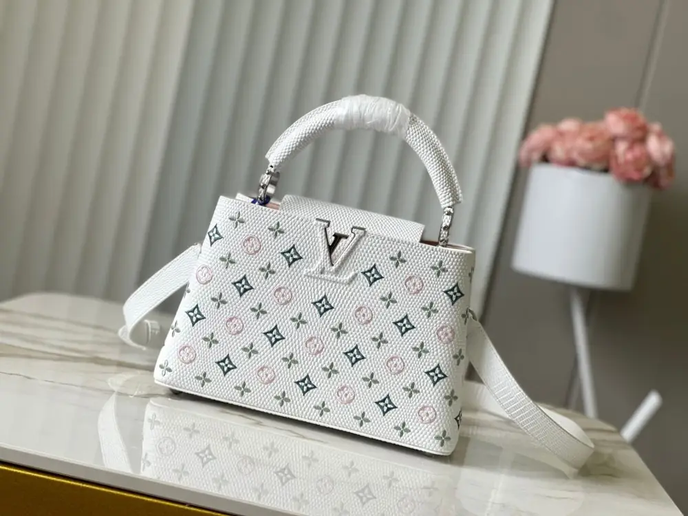 Louis Vuitton — A bag Capucines 27 cm