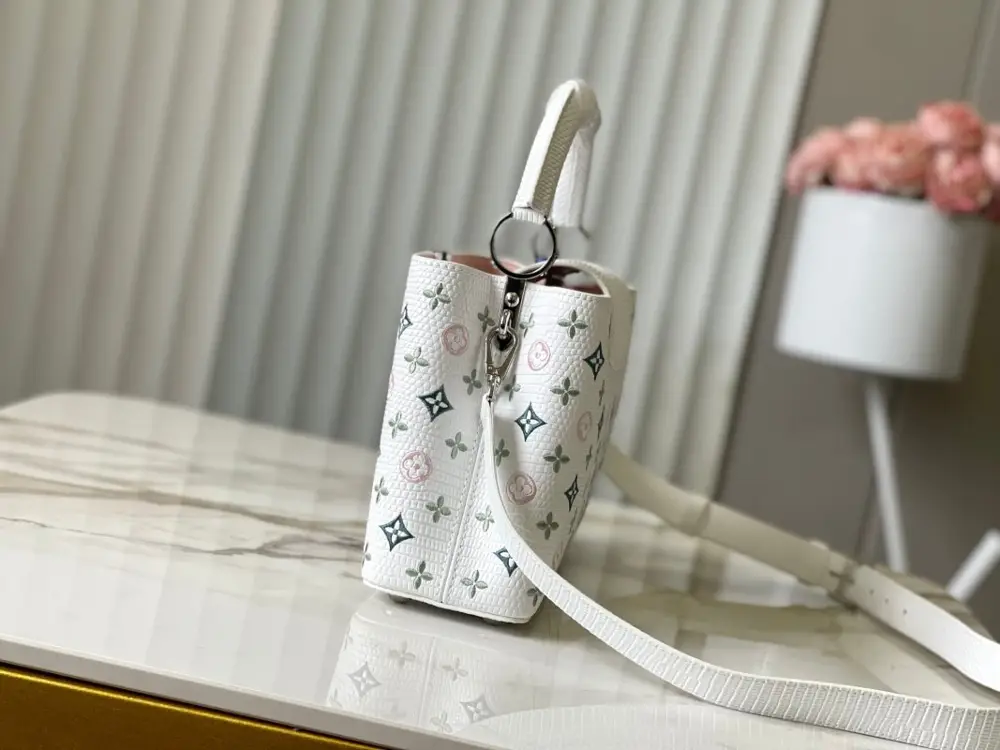 Louis Vuitton A bag Capucines 27 cm — Photo 2